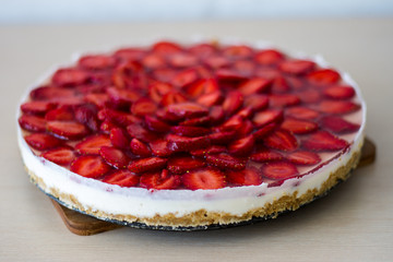 Strawberry cake without baking
