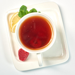 Raspberry tea./Tea with raspberries, lemon and mint. Hot drink.