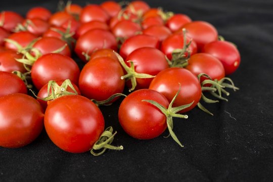 tiny cherry tomatoes, very tasty tiny cherry tomatoes
close-up tiny cherry tomatoes,


