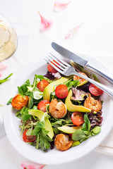 Fresh salad plate with shrimp, avocado, tomato and mixed greens