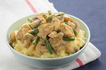 Creamy curry pork with green beans and button mushrooms 