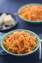 Farfalle pasta with chicken in tomato sauce 