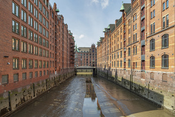 Naklejka premium View to canal Saint Annenfleet having a low tide at Hamburg / Germany