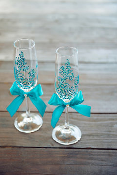 Festively decorated wine glasses for the wedding ceremony. Wedding decor