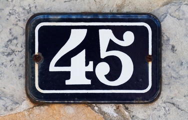Hausnummer 45
