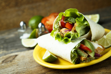 Grilled chicken wraps with vegetables