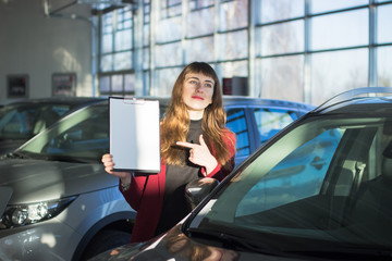 young woman sells the car