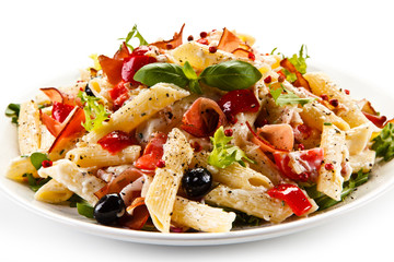 Pasta carbonara with vegetables