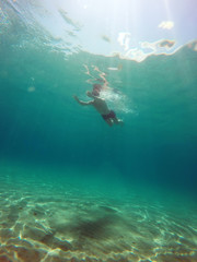 Fototapeta na wymiar young man dives into the sea