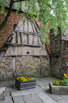 Cruck Cottage