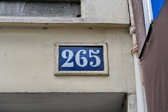 Numéro 265, plaque de numéro de rue