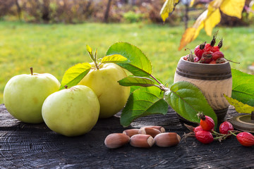 Picture with apples.