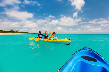 Fototapeta premium Family kayaking at tropical ocean
