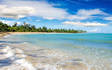 Lebensfreude, Ferien, Tourismus, Sommer, Sonne, Strand, Meer, Glück, Entspannung, Meditation: Traumurlaub an einem einsamen, karibischen Strand :) 