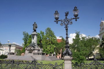 Fototapeta na wymiar Monument of polish poet Adam Mickiewicz at Krakowskie Przedmiescie street in Warsaw, Poland.