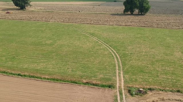 Tracce delle ruote sul terreno	