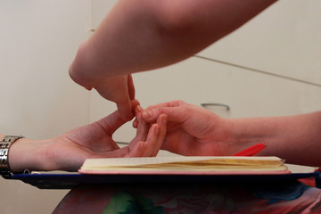 two girls hold hands on a course on teaching esoteric techniques. check the muscle test. passing the basic course on the study of esoteric techniques