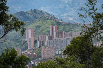 Deurstickers Ville de Medellín, Colombie © Suzanne Plumette