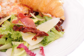 Scrambled eggs with dried tomatoes, fresh salad and little and bean hummus