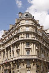 Fototapeta premium Immeuble du quartier de la plaine Monceau à Paris