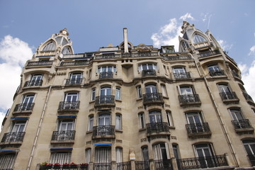 Fototapeta na wymiar Immeuble du quartier de la plaine Monceau à Paris