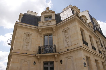 Fototapeta na wymiar Hôtel particulier du quartier de la plaine Monceau à Paris 