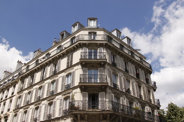 Immeuble ancien du quartier de la plaine Monceau à Paris	
