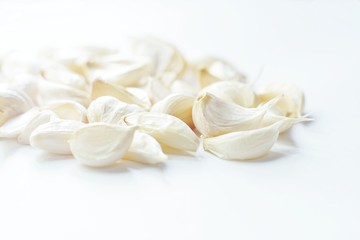 Fototapeta na wymiar Fresh raw garlic, copy space