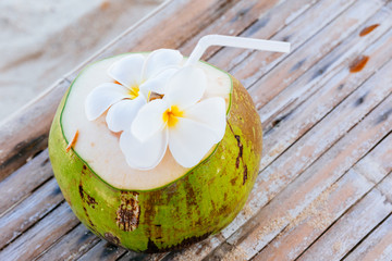 Obraz na płótnie Canvas coconut beach