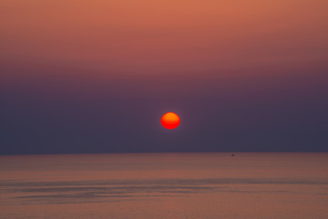 太平洋に昇る朝日
