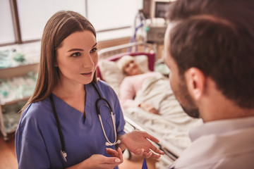 Obraz premium Old woman in hospital