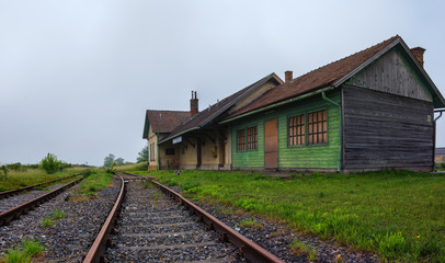 Fototapeta na wymiar Lost Places - Aufgelassener Bahnhof im Weinviertel