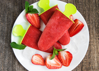 homemade strawberry ice cream