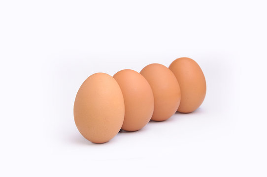 Huevos en fila saludables