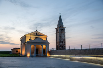 chiesa madonna dell'angelo caorle, blaue stunde