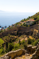 Fototapeta na wymiar The old fortress wall of Alanya against the background of the sea.
