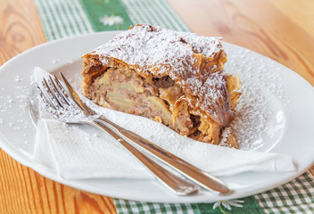 Apfelstrudel