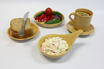 cottage cheese with vegetables, bread and tee - breakfast menu