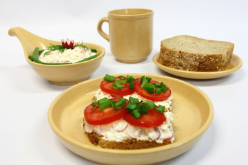 cottage cheese with vegetables, bread and tee - breakfast menu