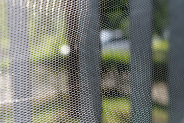 Insektenschutz mit Netz am Fenster