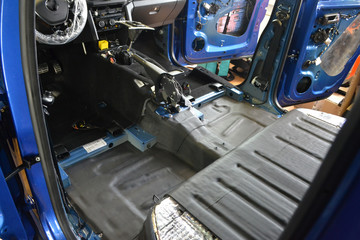Tuning the car in a pickup truck body with three layers of noise insulation on the floor, under the seats, doors and on the rear wall. 