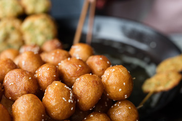 dim sum deep fried sesame balls made with glutinous rice flour and filled with red bean paste