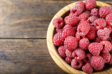 ripe raspberries on a plate, close up.