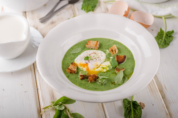 Spinach soup with poached egg