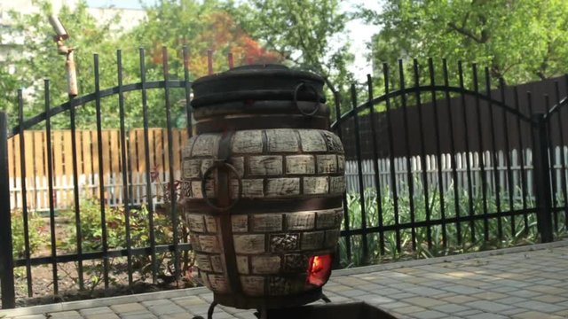 Scorching, heating up the tandoor. Tandoor with fire.