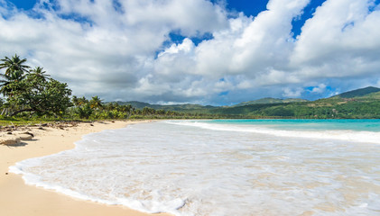 Lebensfreude, Ferien, Tourismus, Sommer, Sonne, Strand, Meer, Glück, Entspannung, Meditation: Traumurlaub an einem einsamen, karibischen Strand :) Nachricht an den 