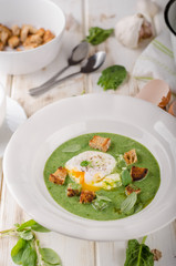 Spinach soup with poached egg