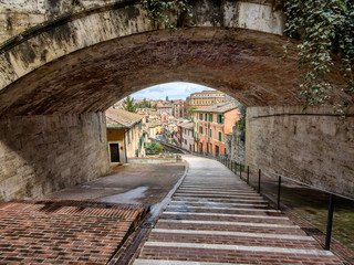 Fototapeta na wymiar Narrow streets and arches in Perugia, Umbria