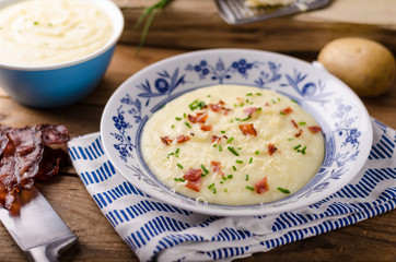 Mashed potatoes, fresh herb and crispy bacon in