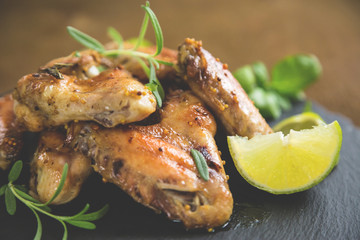 Fried chicken wings with herbs